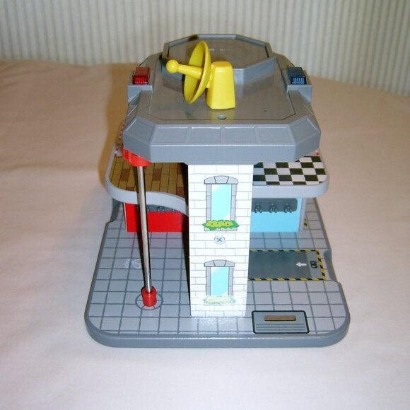 Hape Wooden 2-in-1 Police & Fire Station - Picture 2 of 5